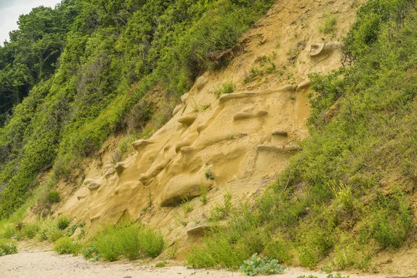 Sandy kaya oluşumu Karadeniz kıyısında — Stok fotoğraf
