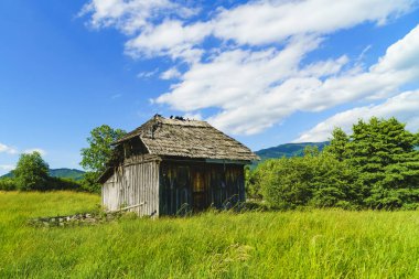 Eski ahşap evi R dağlarda Fagaras dağlarında berbat