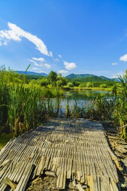 Fagaras, Romanya'nın dağlarında küçük dağ gölü