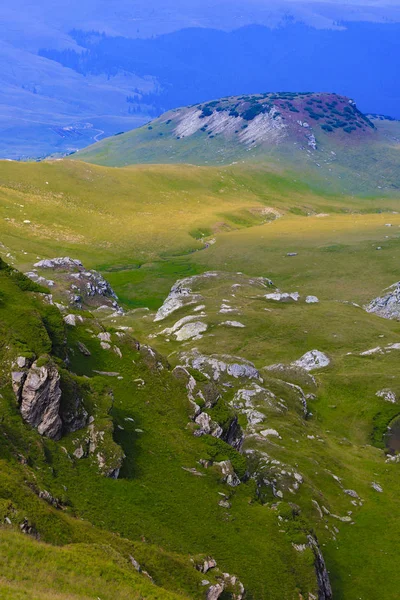 Gyönyörű hegyi táj, a nyári nap — Stock Fotó