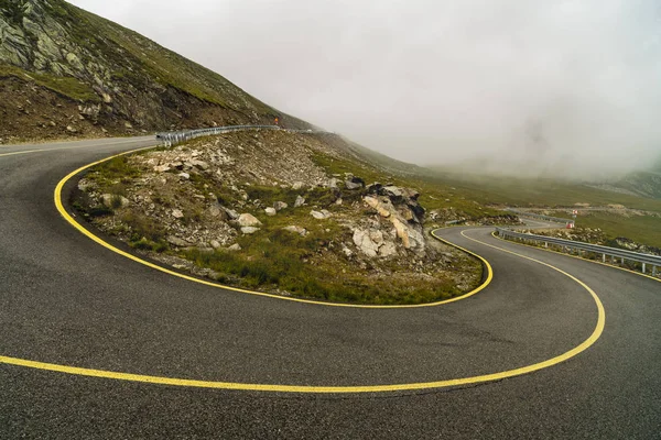 Spectacular road on the mountain in the Carpathian Mountains in — Stock Photo, Image