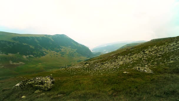Vackert panorama över bergen på Balkan en sommardag — Stockvideo