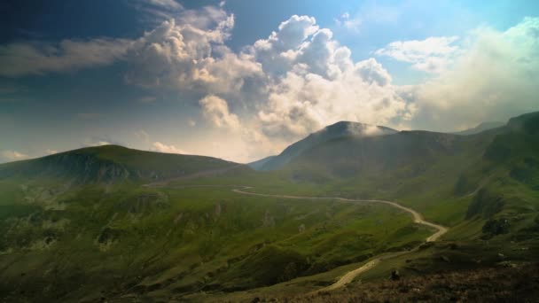 Hermoso panorama de montaña en los Balcanes en un día de verano — Vídeo de stock