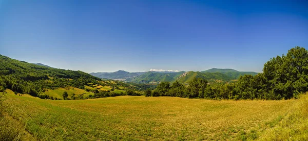 Bir yaz gününde Balkanlar'da güzel dağ panorama — Stok fotoğraf