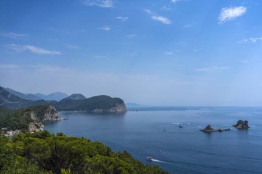 Karadağ kıyısındaki güzel sahne