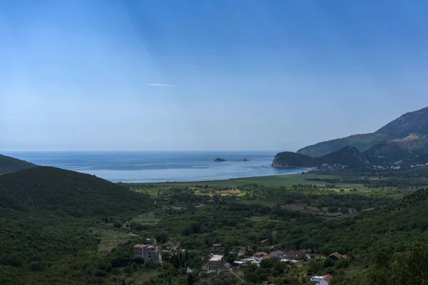 Красивые пейзажи на побережье Черногории — стоковое фото