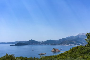 Karadağ kıyısındaki güzel sahne