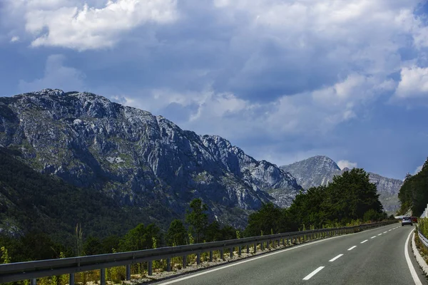 Beautiful mountain road through Montenegro — Stock Photo, Image