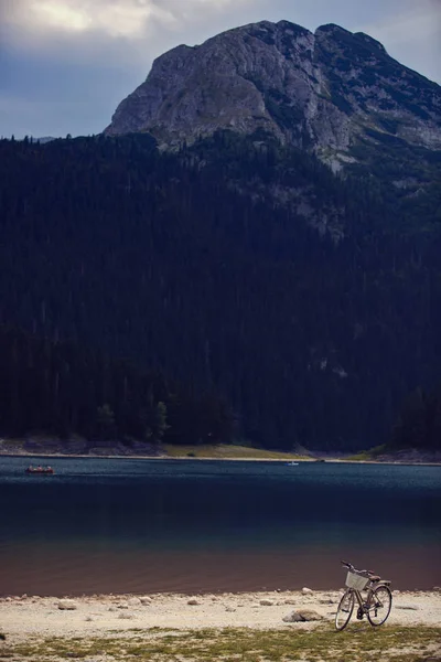 Lago Negro, no Município no norte de Montenegro — Fotografia de Stock