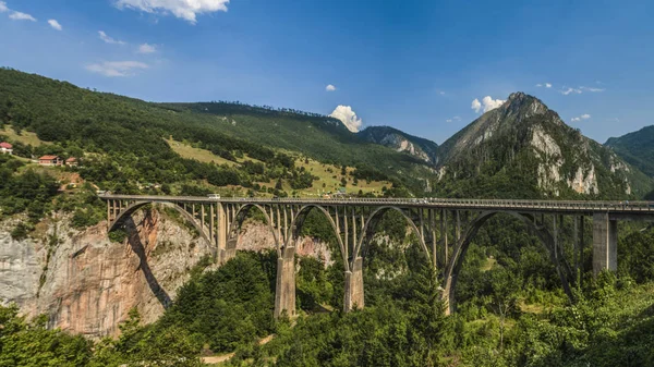 Tara most v Černé hoře, Zabljak, Durmitor National Park — Stock fotografie