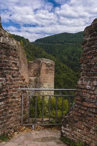 Imagem da fortaleza de Poienari - também chamada de Refúgio de Drácula — Fotografia de Stock