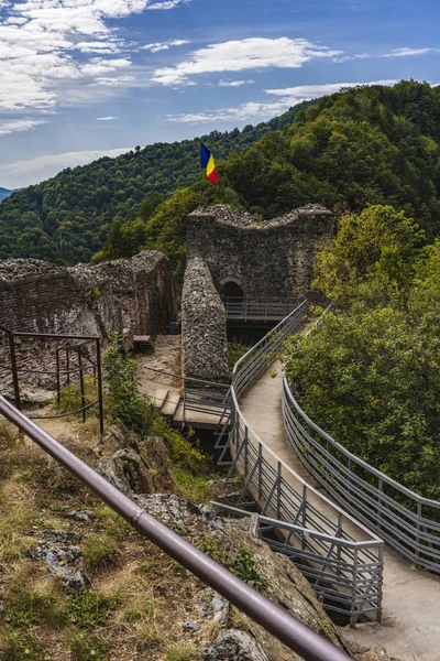 Imagem da fortaleza de Poienari - também chamada de Refúgio de Drácula — Fotografia de Stock