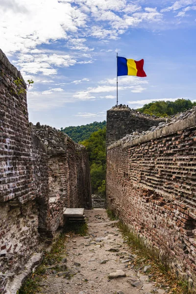 Imagen de la fortaleza de Poienari - también llamada Refugio de Drácula —  Fotos de Stock