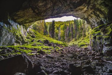 İç Coiba Mare mağara görünümünden çıkmak için