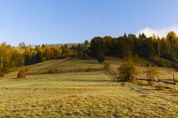 Hermoso paisaje de montaña de las montañas Apuseni en Rumania — Foto de Stock