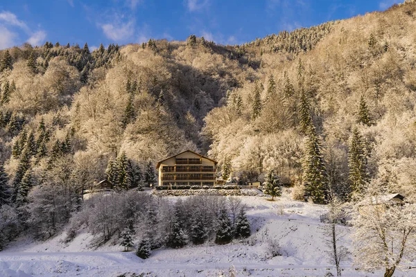 Pemandangan gunung yang indah di musim dingin — Stok Foto