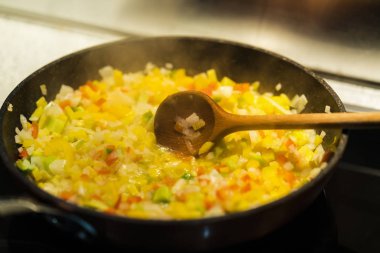 Wok sebze hob üzerinde ile