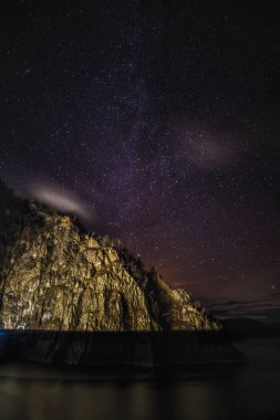 gece gökyüzü sahne göl üzerinde