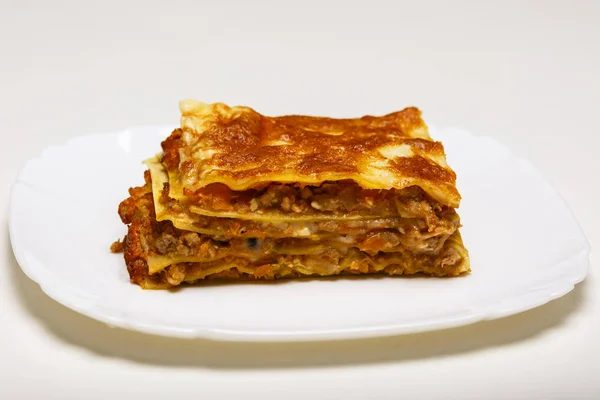 Lasagna made in a home ready to eat — Stock Photo, Image