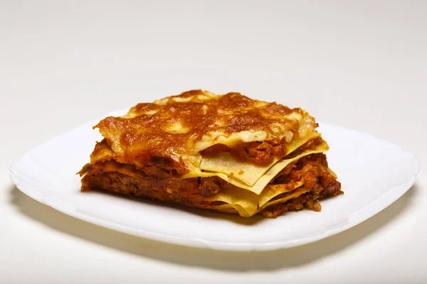 Lasagne gjort i ett hem redo att äta — Stockfoto