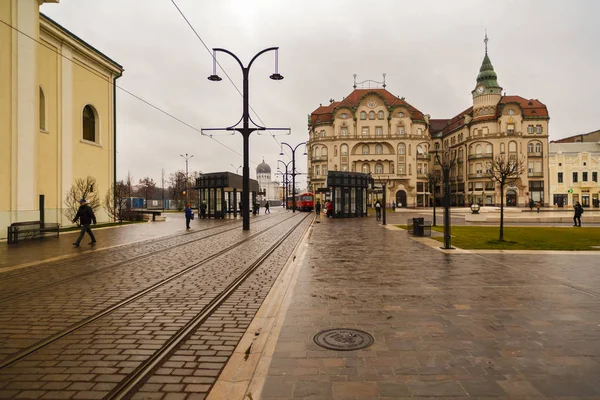 Union square (Piata Unirii) seen at the rainy day in Oradea, Rom — Stock Photo, Image