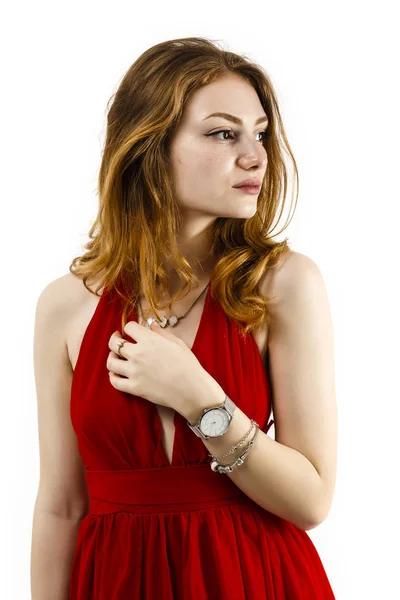 Portret van een mooie vrouw met rood haar en sproeten — Stockfoto