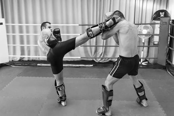 Prezentacja kickboxing w Pitesti Rumunii przez Sensei Marius C — Zdjęcie stockowe