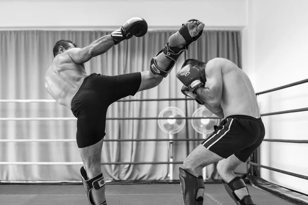 Prezentacja kickboxing w Pitesti Rumunii przez Sensei Marius C — Zdjęcie stockowe