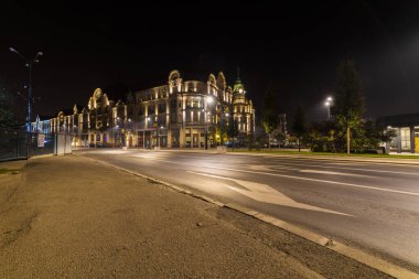 Romanya 'nın Oradea kentindeki Birlik Meydanı' nın gece manzarası (26-Ekim-2019