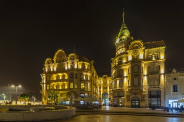 Romanya 'nın Oradea kentindeki Birlik Meydanı' nın gece manzarası (26-Ekim-2019