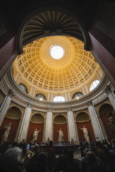 19 de noviembre de 2019. Imágenes de Roma Italia - dentro de la mu vaticana —  Fotos de Stock
