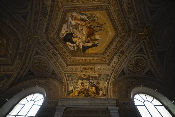 19 de noviembre de 2019. Imágenes de Roma Italia - dentro de la mu vaticana — Foto de Stock