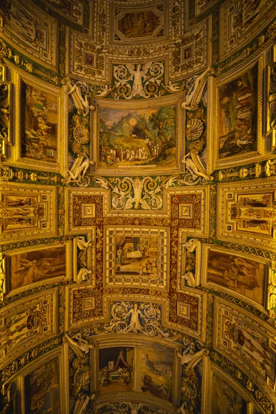 19. listopadu2019. Obrázky z Říma Itálie - uvnitř Vatikánu mu — Stock fotografie