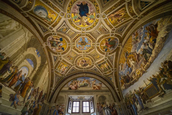 19 листопада 2019. Фото з Риму Італія - усередині Ватикану — стокове фото