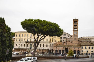 15 Kasım 2019 Yağmurlu bir günde Roma sokaklarında resimler