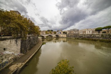 15 Kasım 2019 Yağmurlu bir günde Roma sokaklarında resimler
