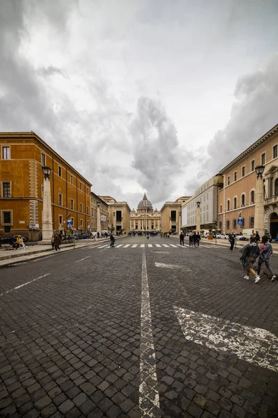 15. november 2019 bilder auf den straßen von rom an einem regnerischen tag — Stockfoto