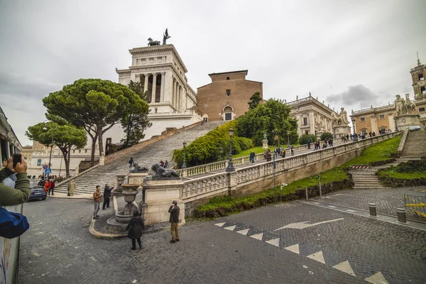15 november, 2019 Bilder på Roms gator en regnig dag — Stockfoto
