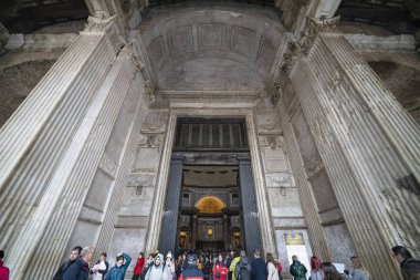 Roma, İtalya - 15 Kasım 2019. Pantheon eski bir Roma buğulamasıdır.