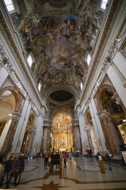 Roma, İtalya - 15 Kasım 2019. Pantheon eski bir Roma buğulamasıdır.