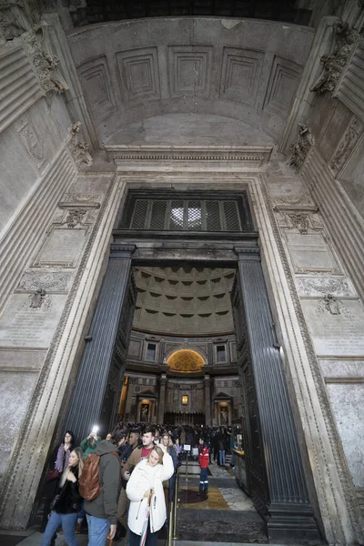 Rome, Italië - 15-nov 2019. Het Pantheon is een oude Romeinse buil. — Stockfoto