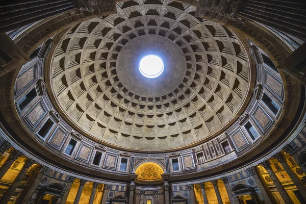 ROMA / ITÁLIA - NOV-2019 Interior de Roma Panteão com a fome — Fotografia de Stock