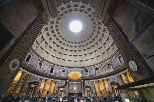 Rome / Italië - nov-2019 Interieur van Rome Pantheon met de beroemde — Stockfoto