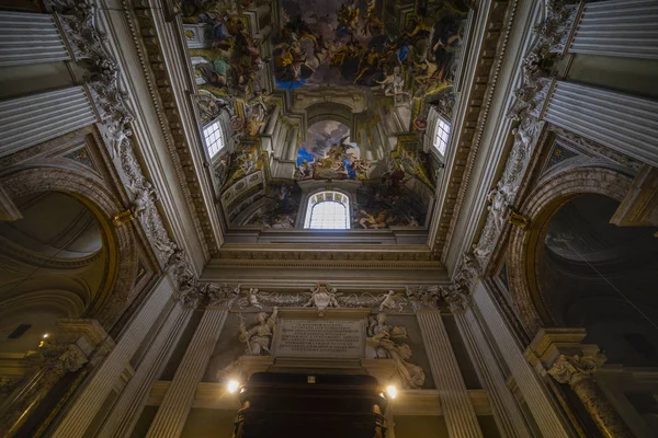 Roma, İtalya - 15 Kasım 2019. Pantheon eski bir Roma buğulamasıdır. — Stok fotoğraf