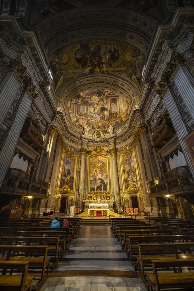 Купол в церкви Иисуса в Риме, Италия. Ноябрь-15 - — стоковое фото