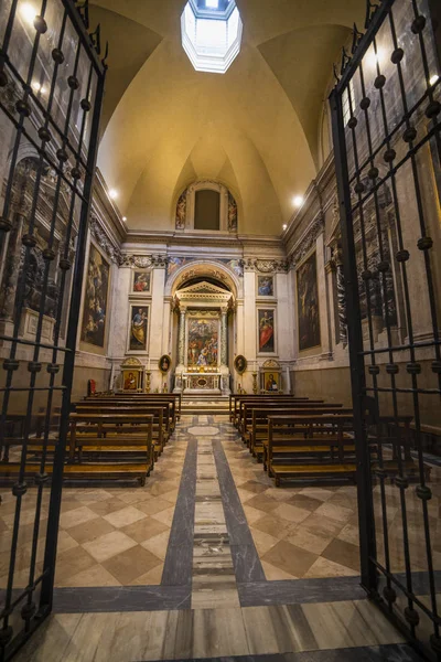 ROME - 15-November, 2019: Inside the St Peter's Basilica or San — Stock Photo, Image