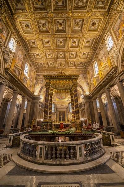 ローマ- 2019年11月15日:サンピエトロ大聖堂またはサン内 — ストック写真