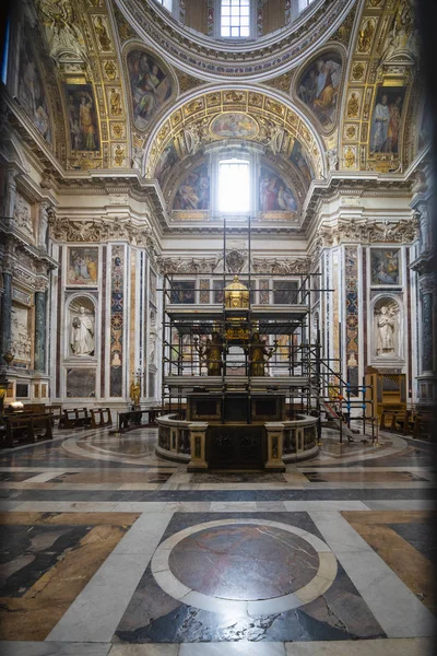 Řím - 15. listopad 2019: Uvnitř baziliky sv. Petra nebo San — Stock fotografie