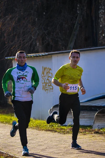 15. prosince 2019 Semmaratonská soutěž v Rumunsku, Arges, Pitesti — Stock fotografie