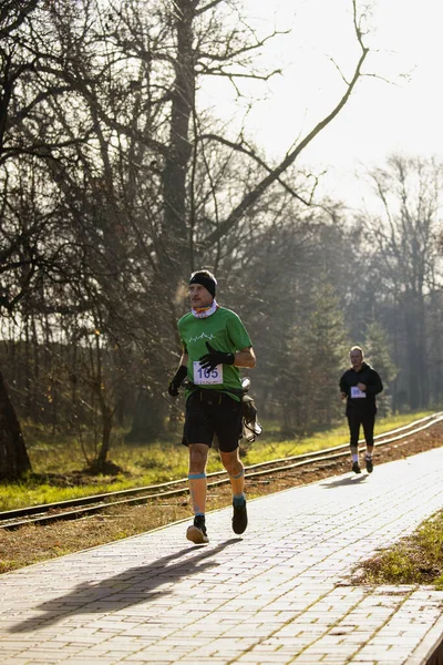 15-dic 2019 Competición semimaratón en Rumania, Arges, Pitesti — Foto de Stock